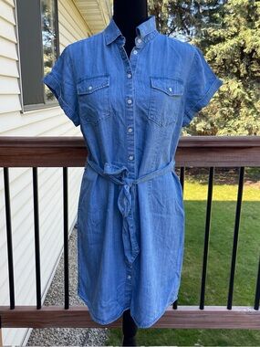 UNTUCKit Terry Denim Chambray Short Sleeve Belted Button Up Shirt Dress Size 10